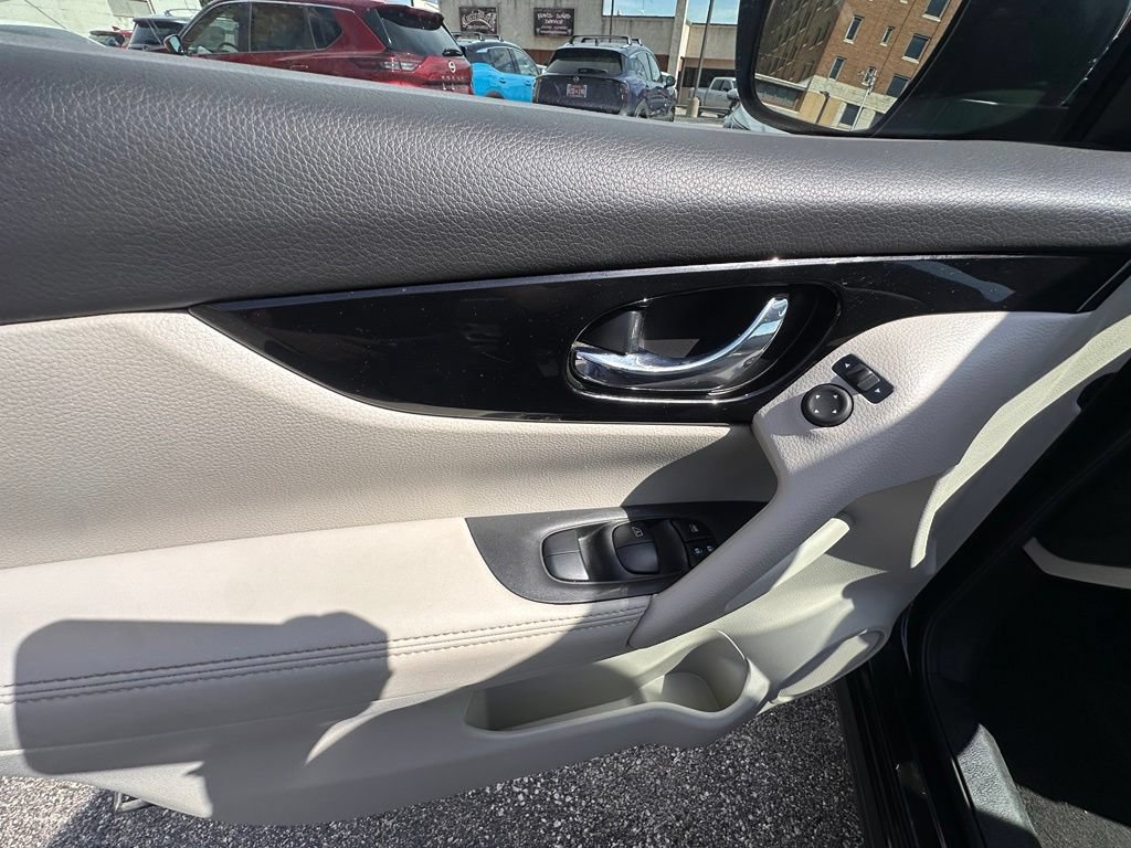 Used 2021 Nissan Rogue Sport SV FWD image 13