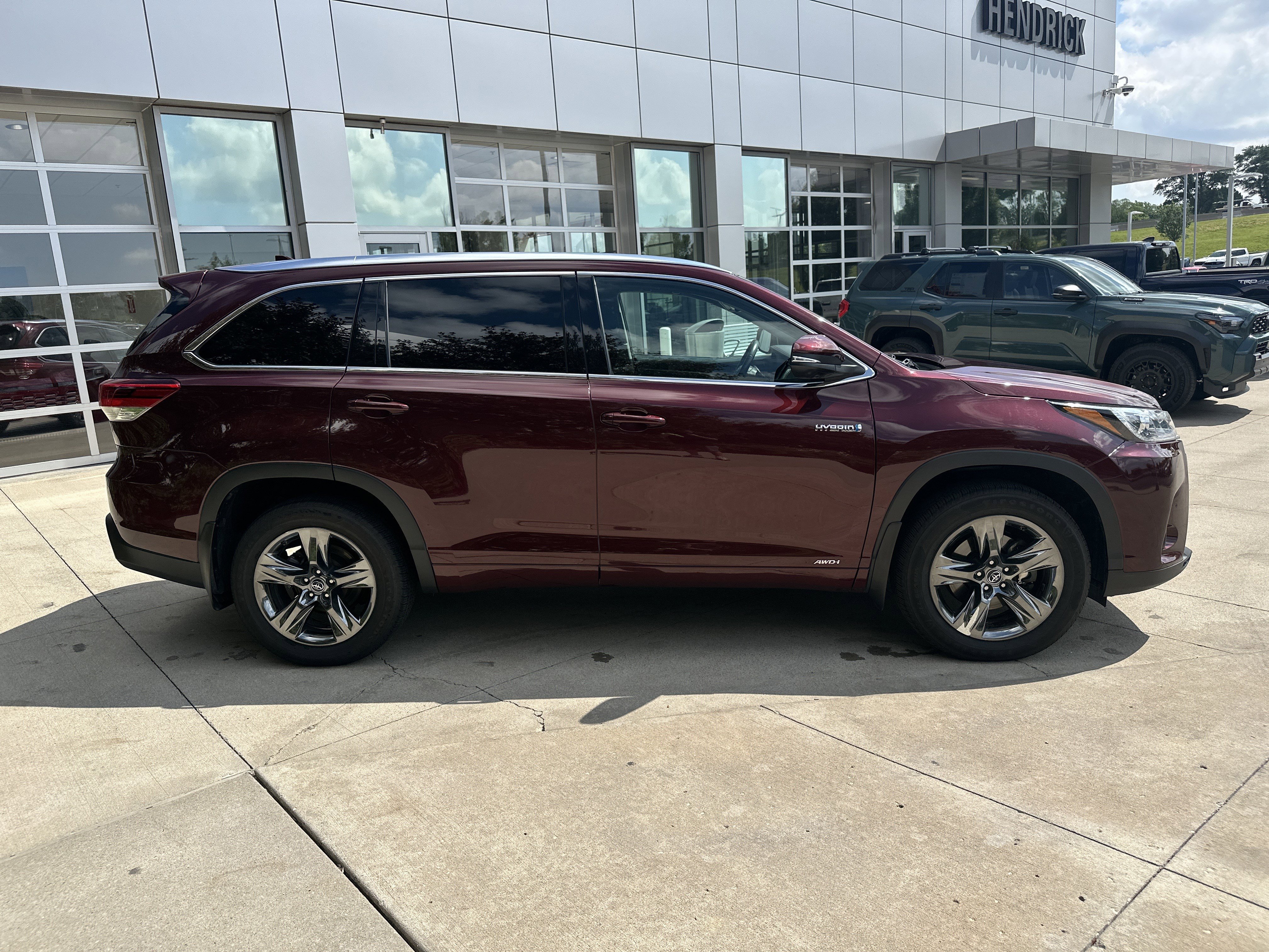 Used 2017 Toyota Highlander Limited Platinum AWD/4WD image 10