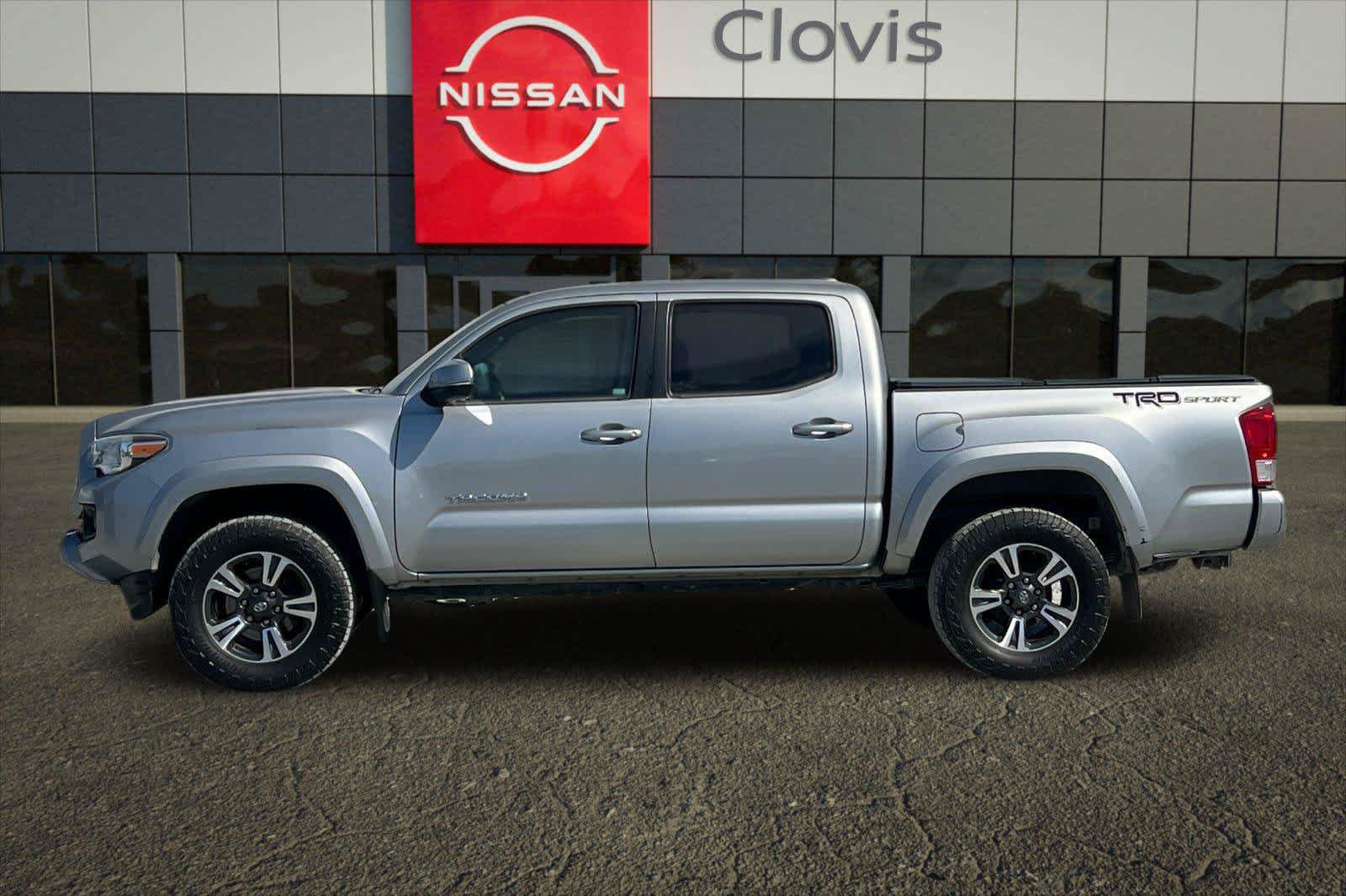 Used 2017 Toyota Tacoma TRD Sport w/ Tow Package RWD image 6