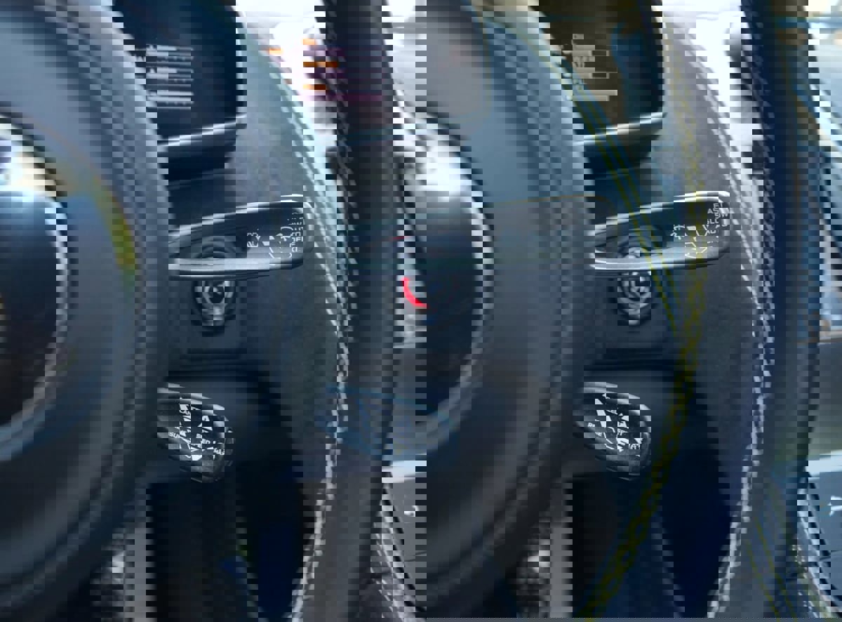 Used 2015 McLaren 650S Spider image 36