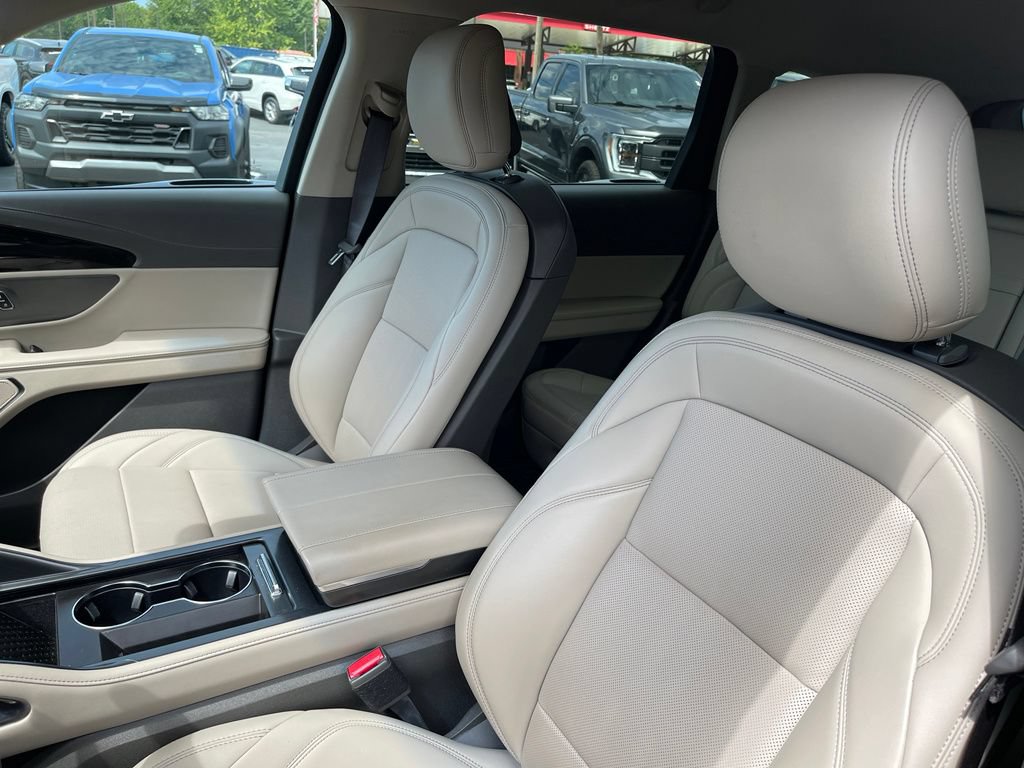 Used 2024 Lincoln Nautilus Premier AWD/4WD image 15