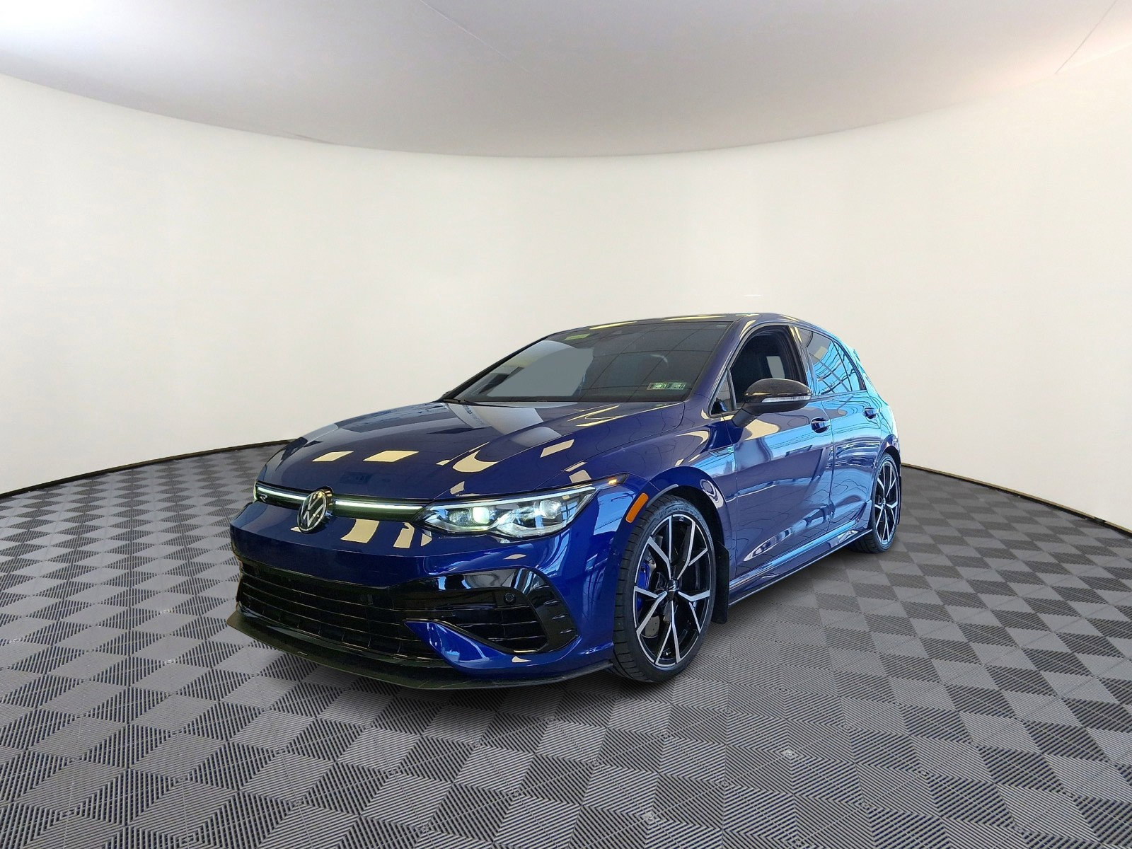 Used 2022 Volkswagen Golf R image 2