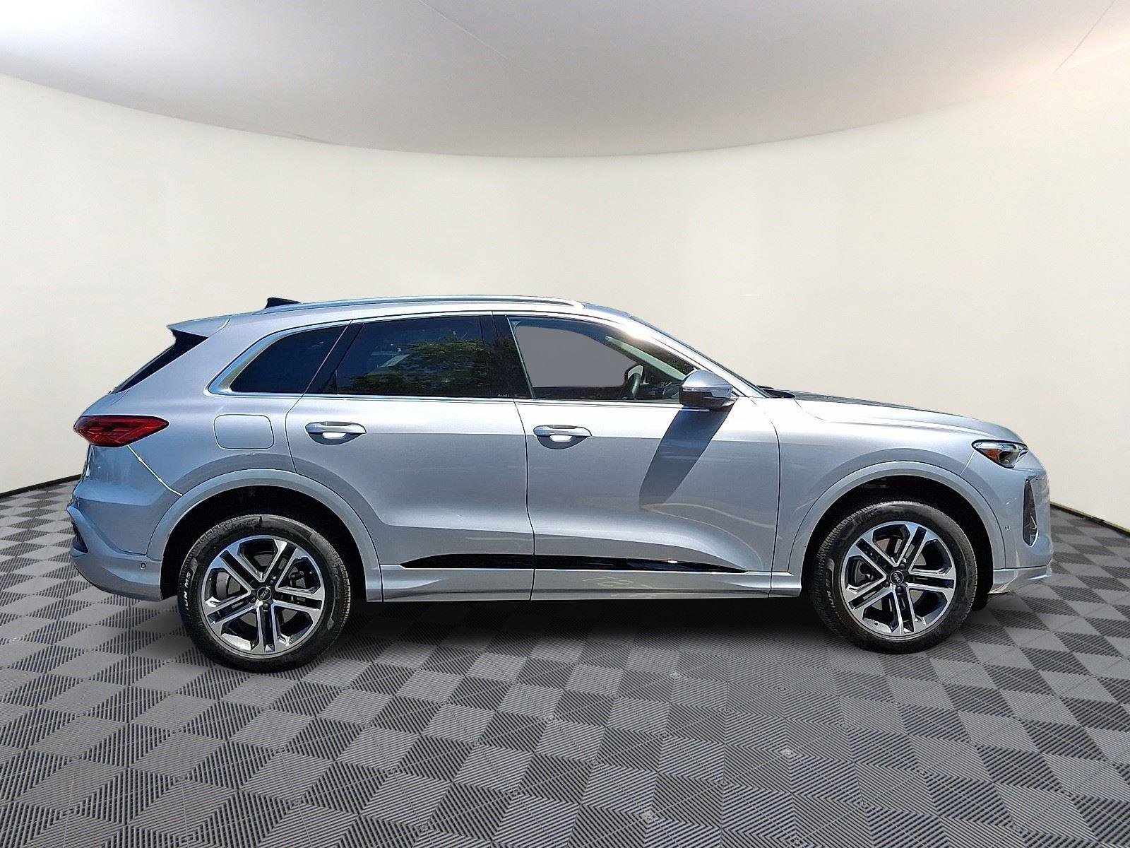 Used 2025 Audi Q5 Premium Plus w/ Premium Plus AWD/4WD image 7