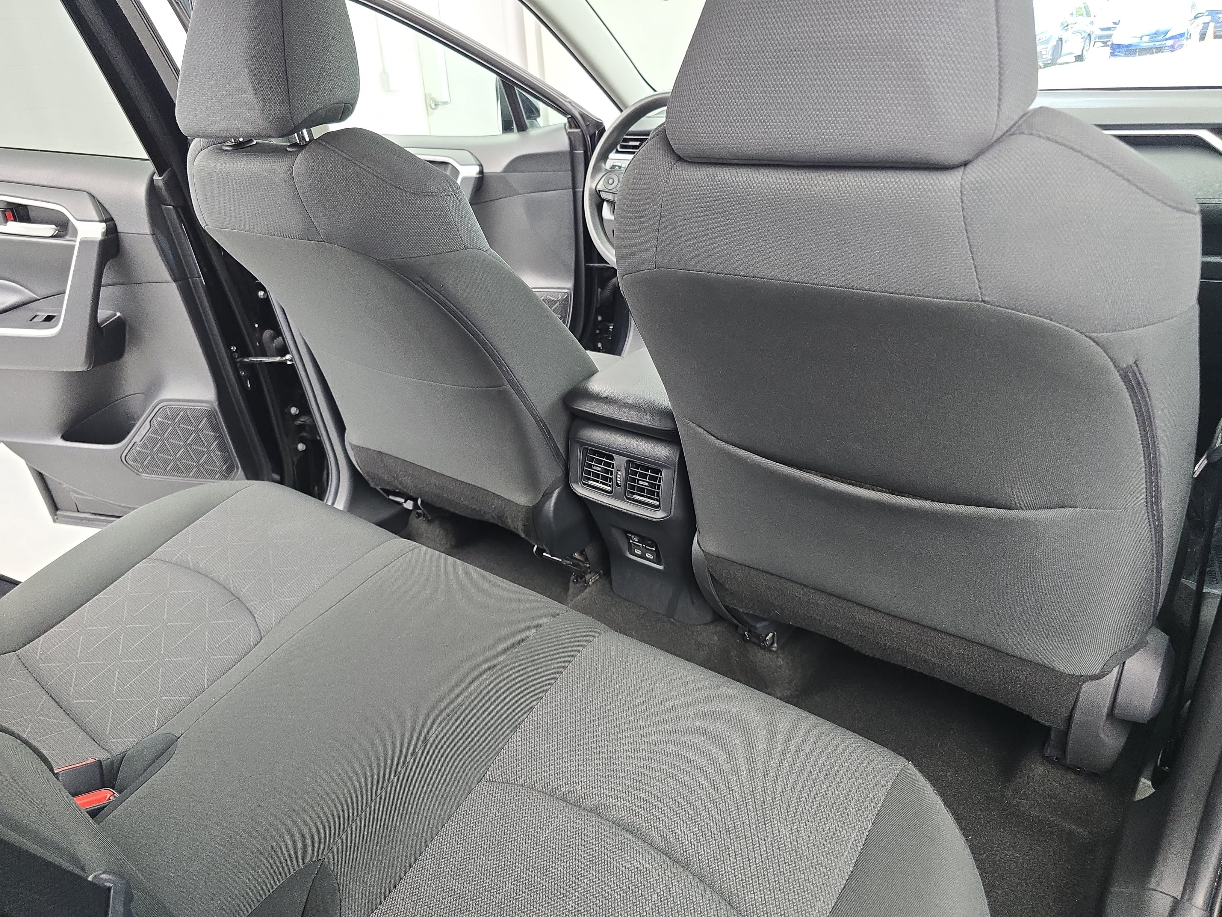 Used 2025 Toyota RAV4 XLE FWD image 11