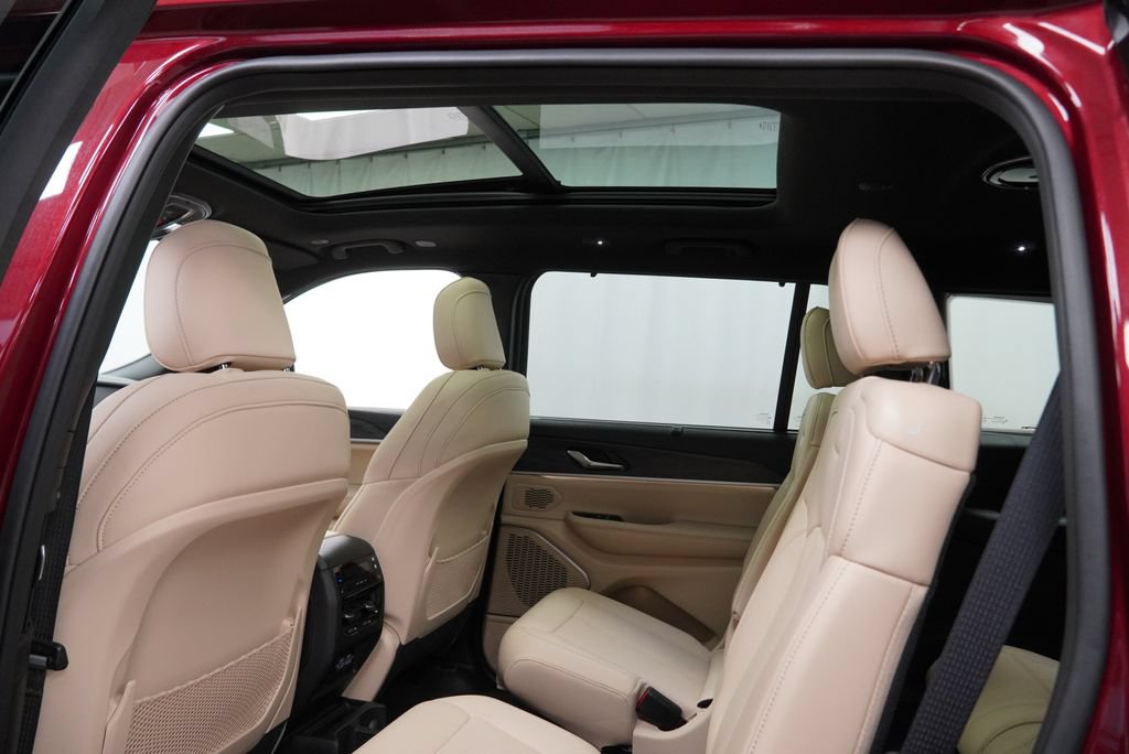 Certified 2025 Jeep Grand Cherokee L Limited w/ Luxury Tech Group II AWD/4WD image 24