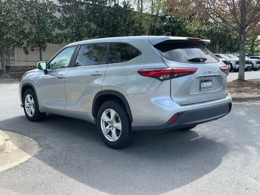 Used 2023 Toyota Highlander LE image 5