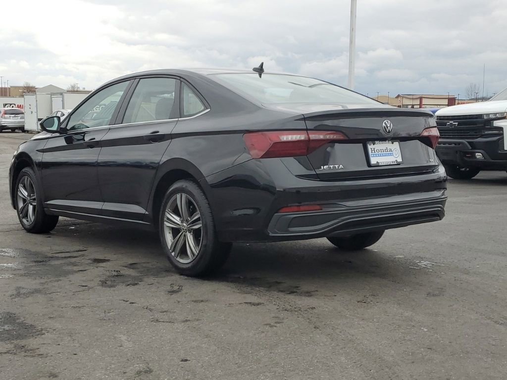 Used 2024 Volkswagen Jetta SE image 5
