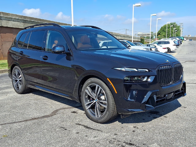 New 2027 BMW X7 xDrive40i w/ M Sport Package AWD/4WD image 1