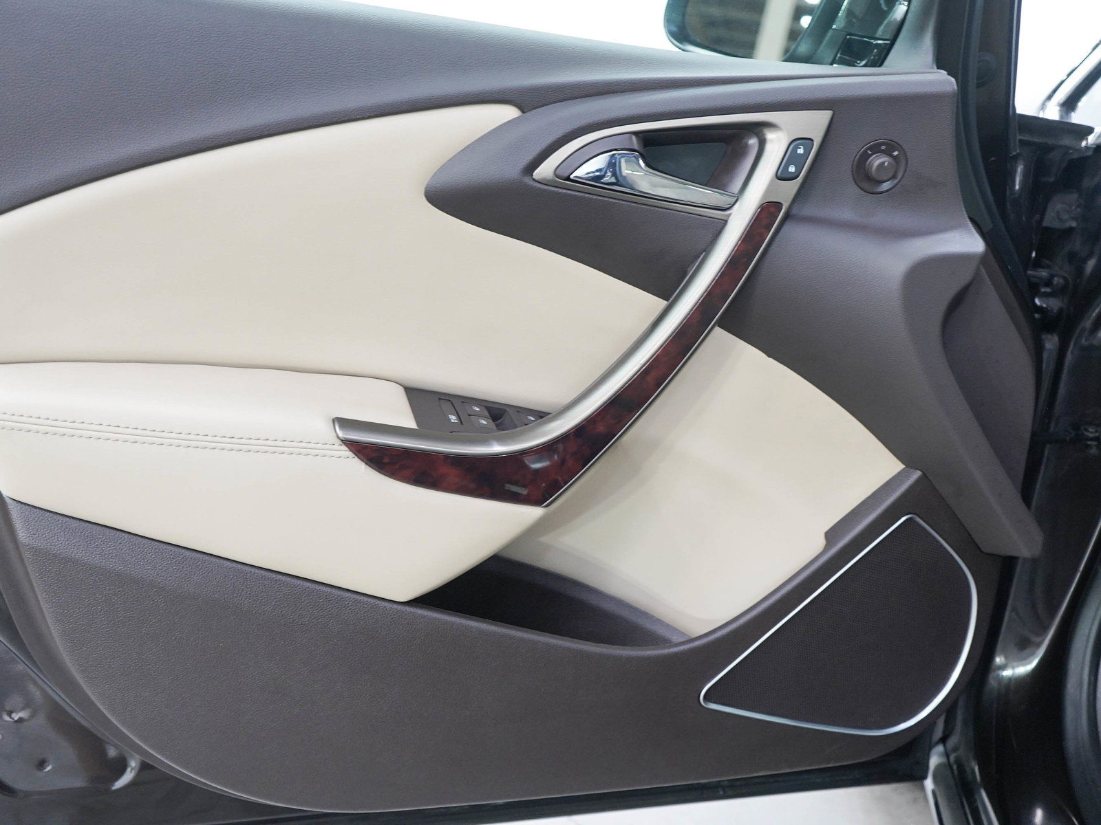 Used 2014 Buick Verano FWD image 17