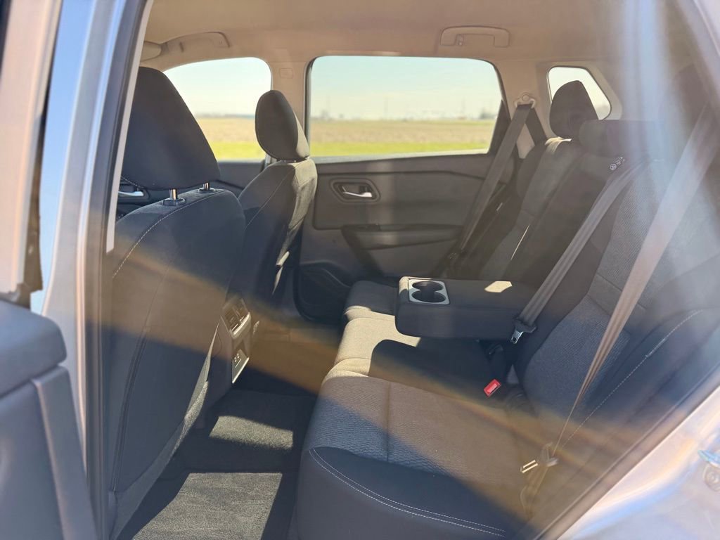 Certified 2025 Nissan Rogue SV image 12