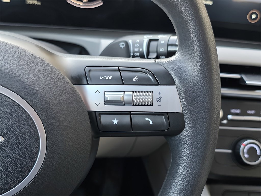 Used 2025 Hyundai Tucson SE image 27