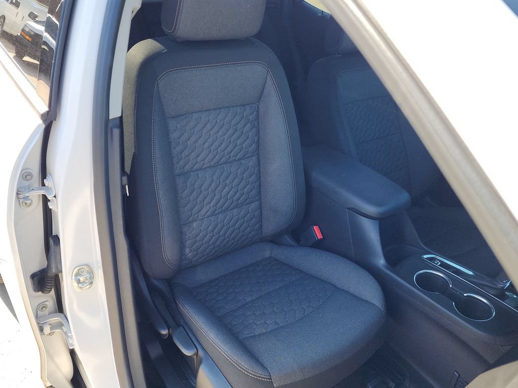 Used 2018 Chevrolet Equinox LT FWD image 23