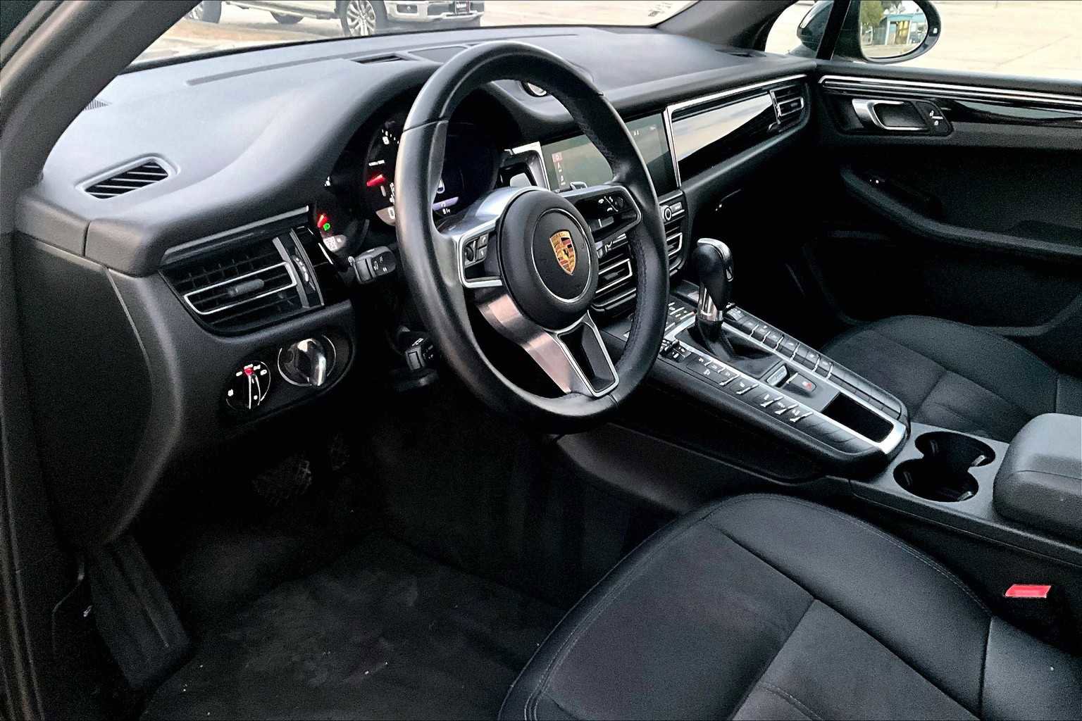 Used 2021 Porsche Macan image 36