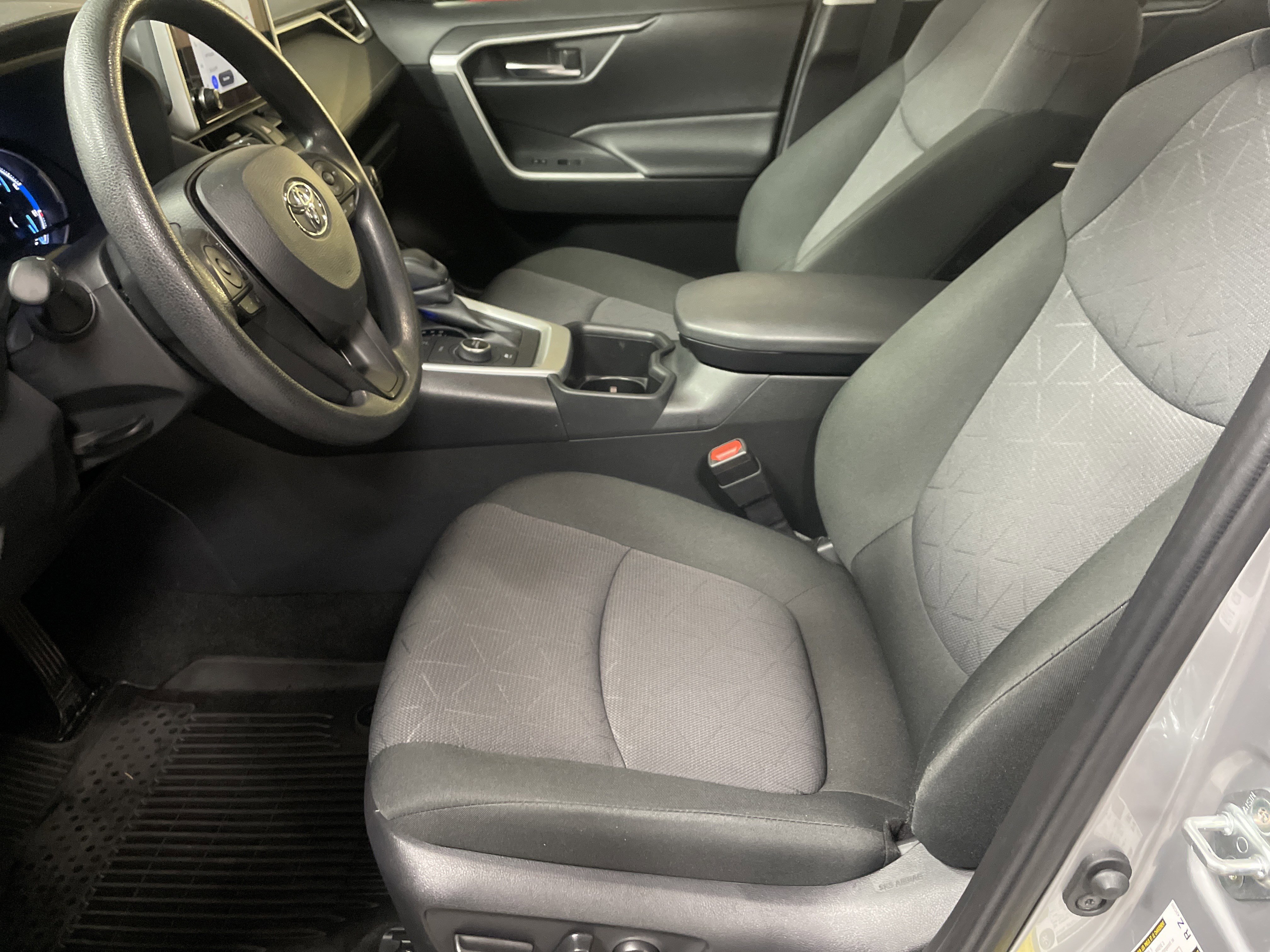 Used 2025 Toyota RAV4 XLE image 16