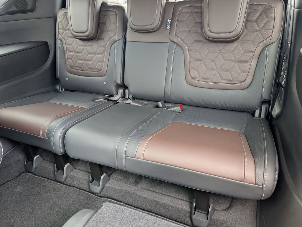 Used 2025 Nissan Armada Platinum image 47