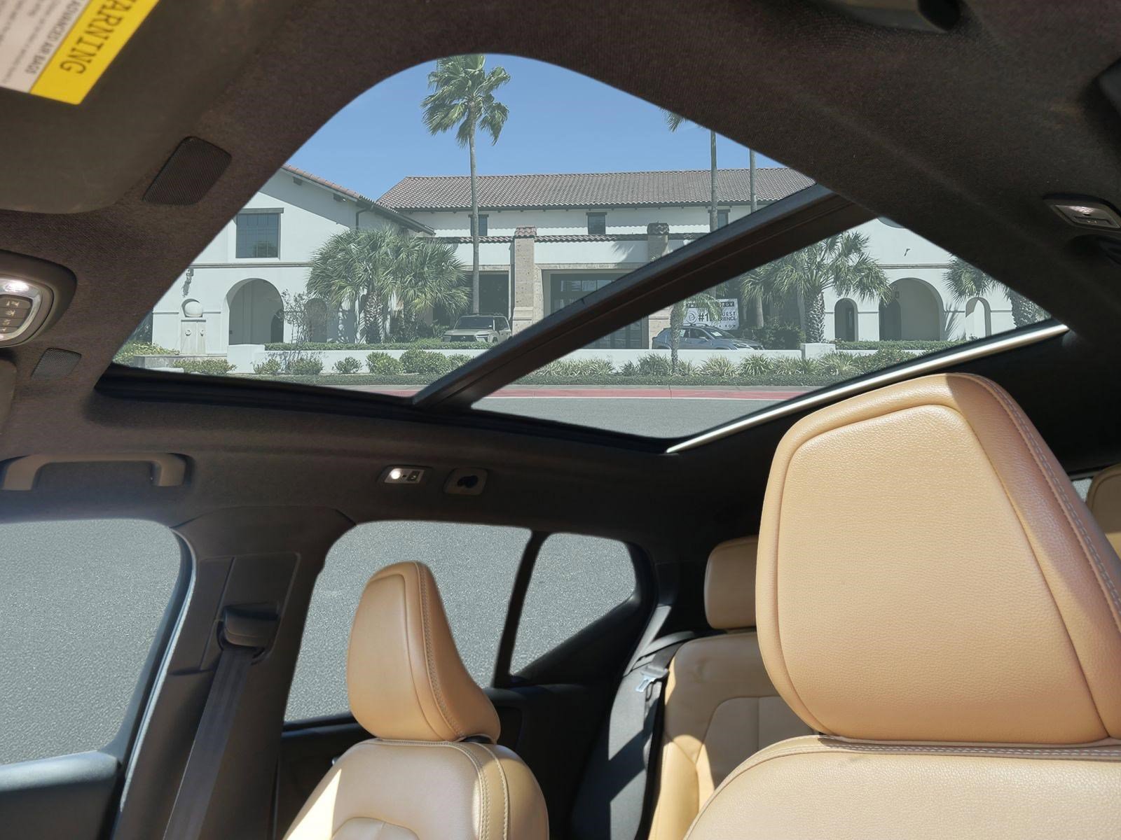 Used 2019 Volvo XC40 T5 Momentum image 9