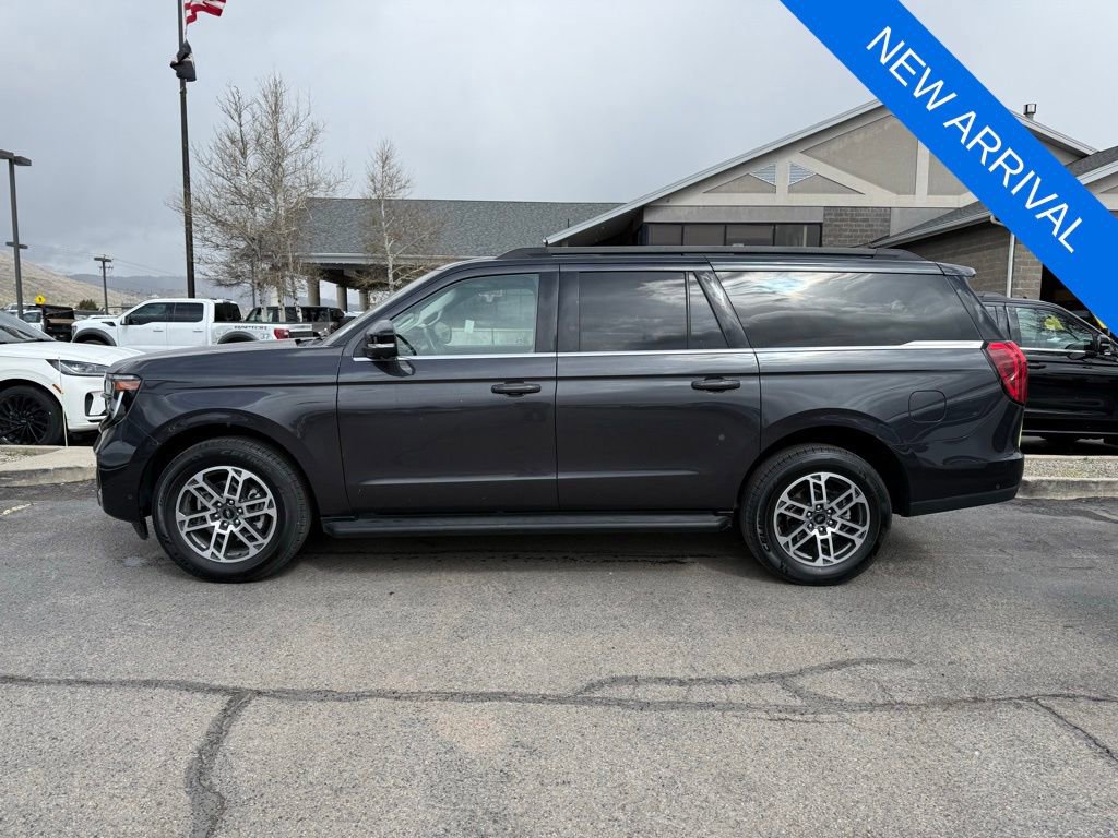 Used 2025 Ford Expedition Max Active AWD/4WD image 3