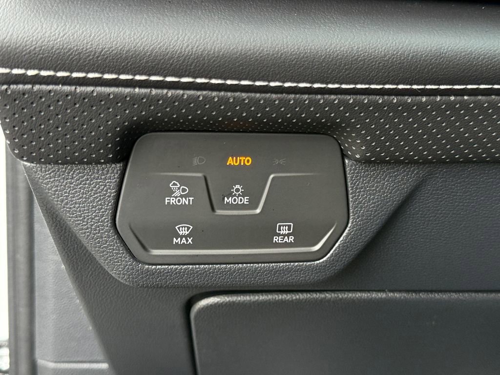 Used 2025 Volkswagen Atlas SE image 19