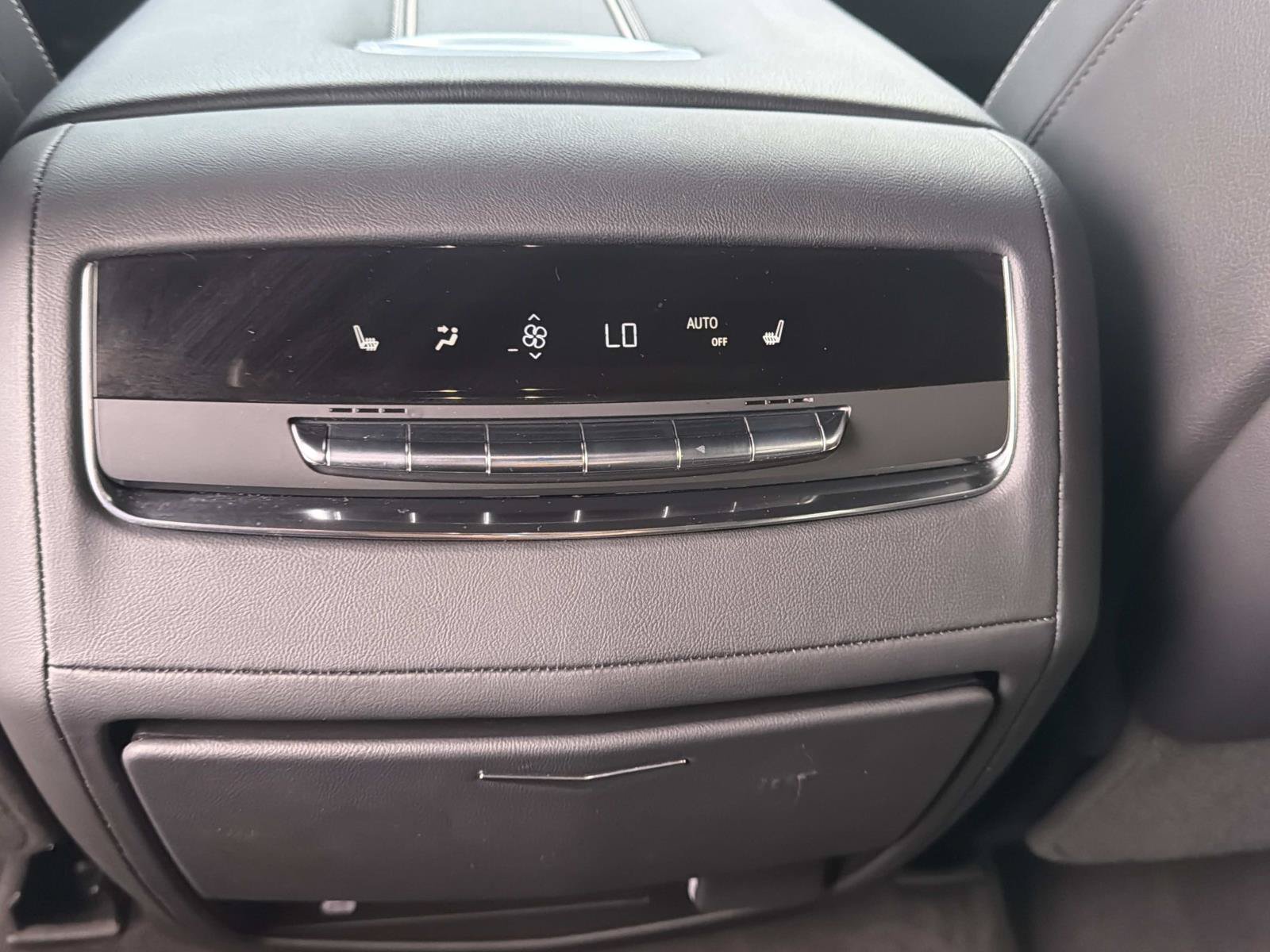 Used 2023 Cadillac Escalade Luxury RWD image 14