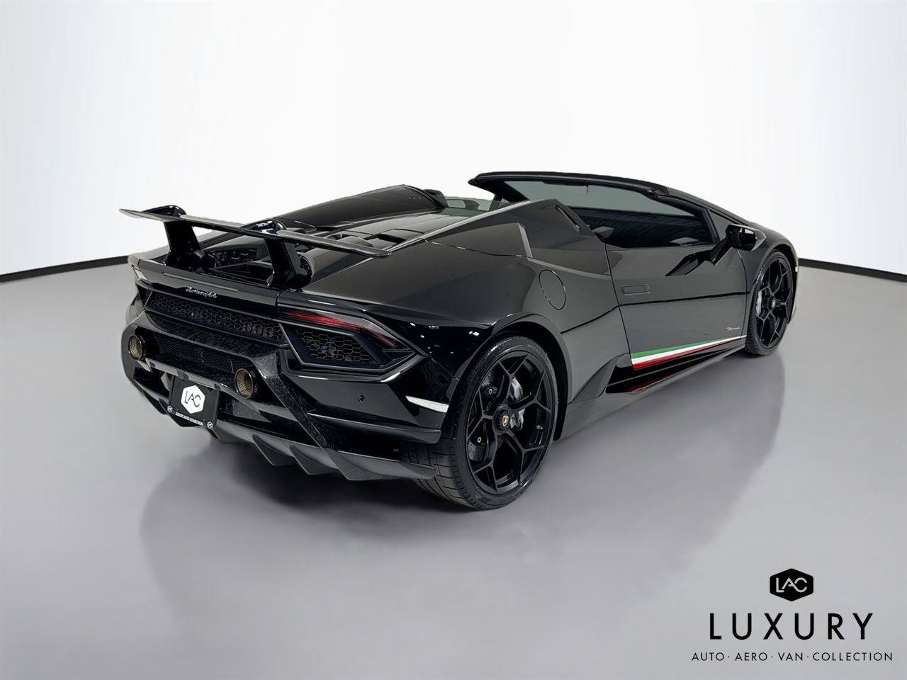 Used 2018 Lamborghini Huracan Performante AWD/4WD image 6