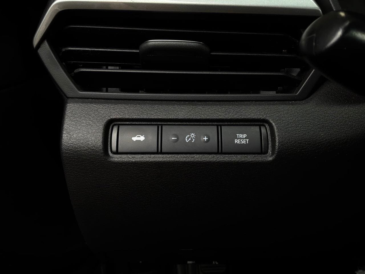 Used 2025 Nissan Altima 2.5 SV FWD image 22