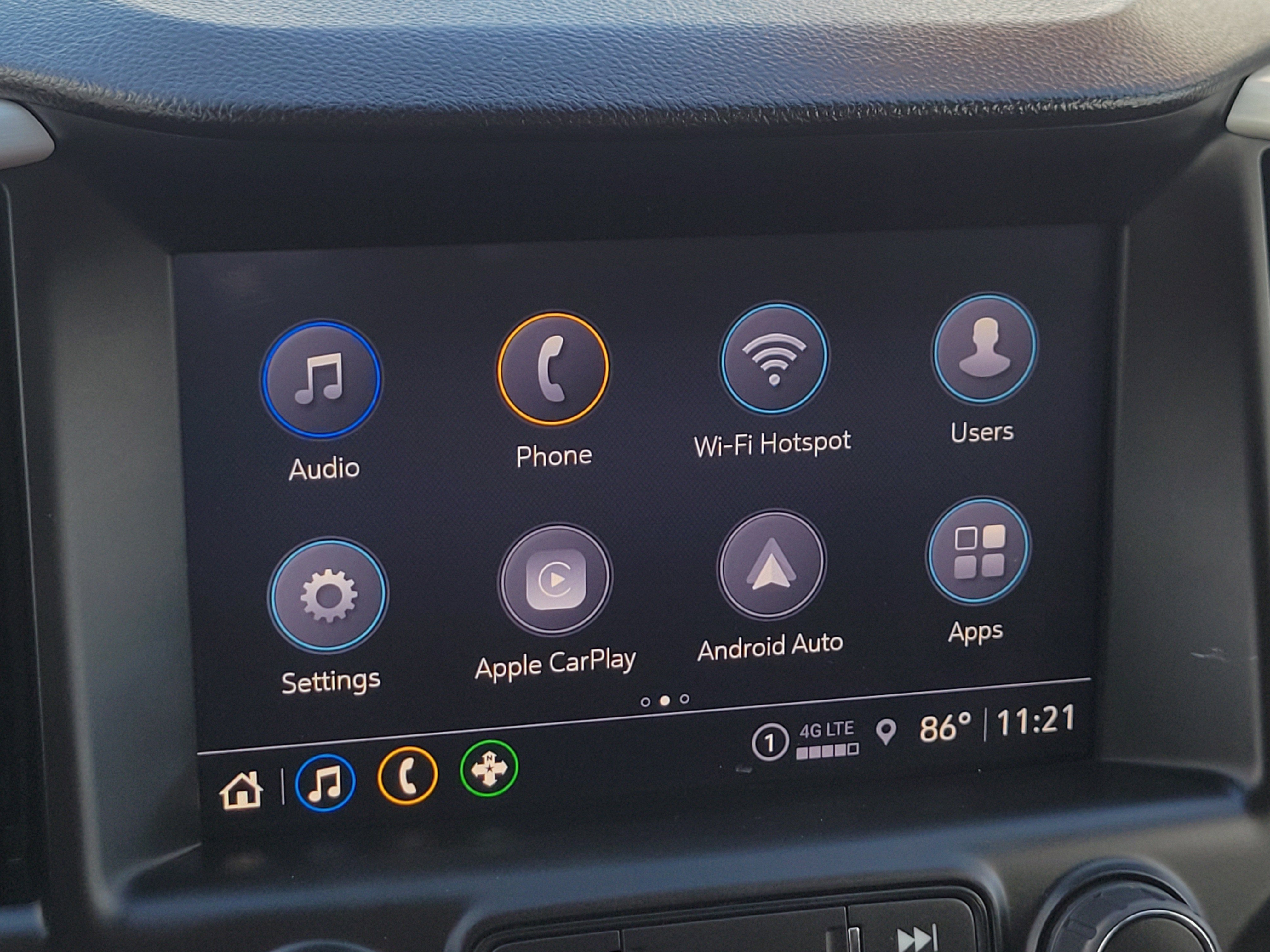 Used 2024 GMC Terrain SLT image 17