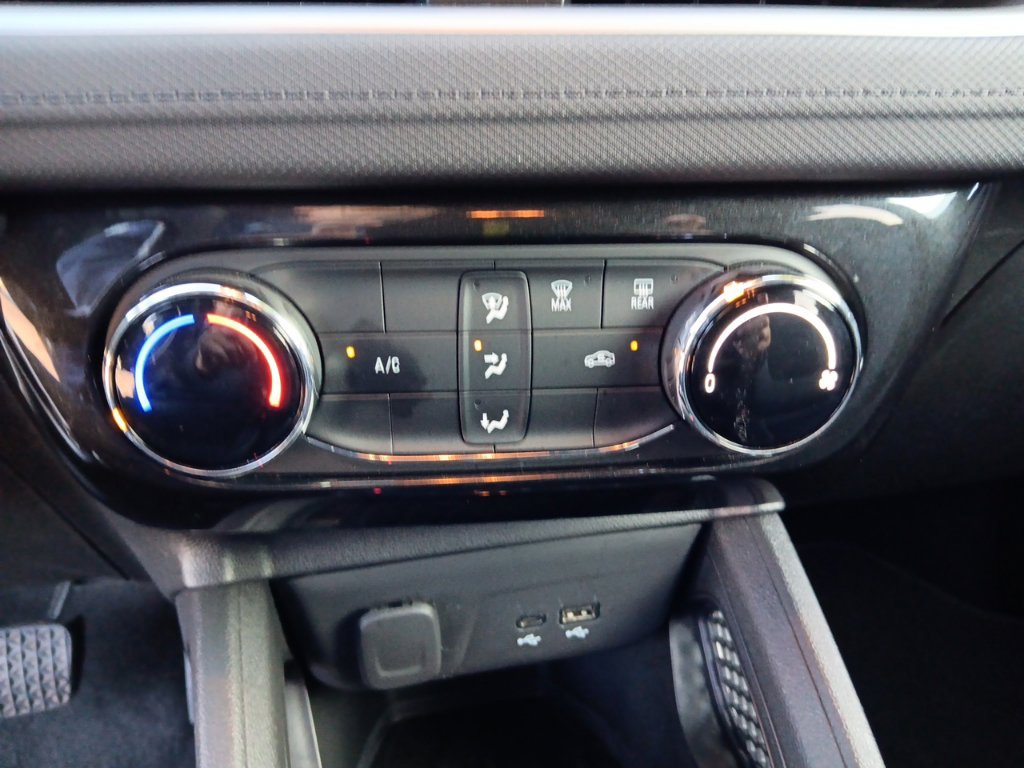 Used 2025 Chevrolet TrailBlazer LT AWD/4WD image 21