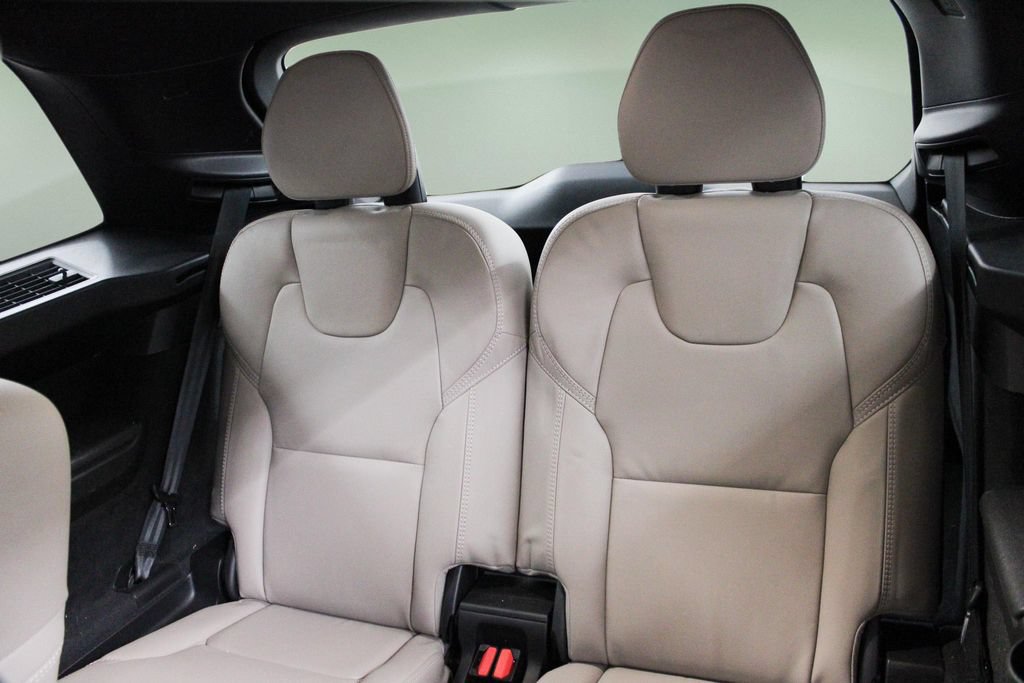 Certified 2025 Volvo XC90 B5 Ultra AWD/4WD image 30