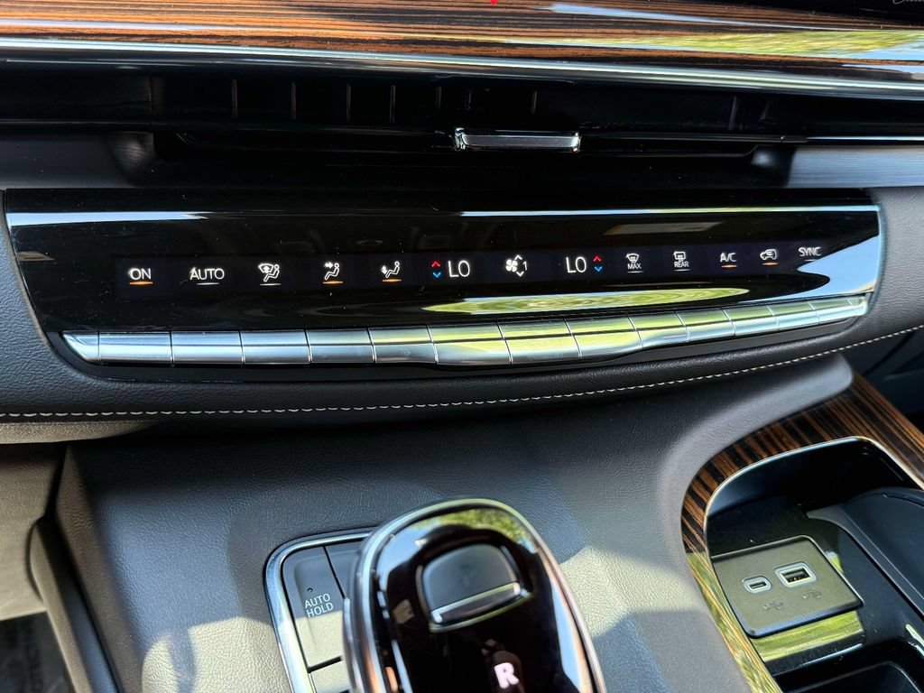 Used 2024 Cadillac Escalade Luxury AWD/4WD image 27