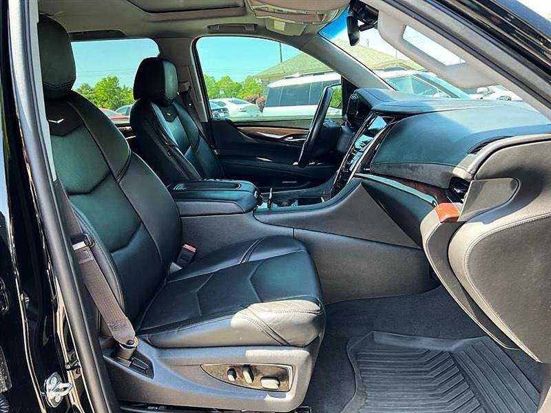 Used 2015 Cadillac Escalade Luxury RWD image 21