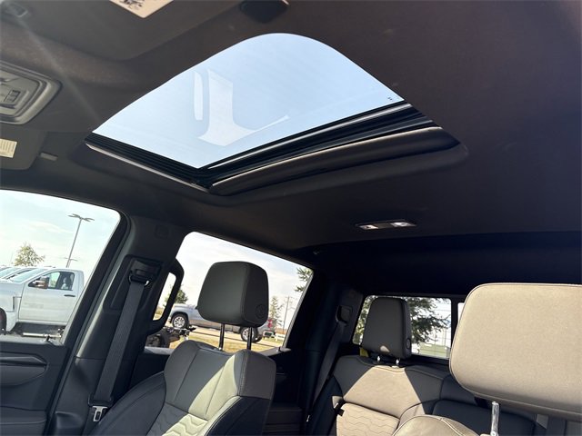 Used 2024 Chevrolet Silverado 1500 ZR2 w/ Technology Package image 39