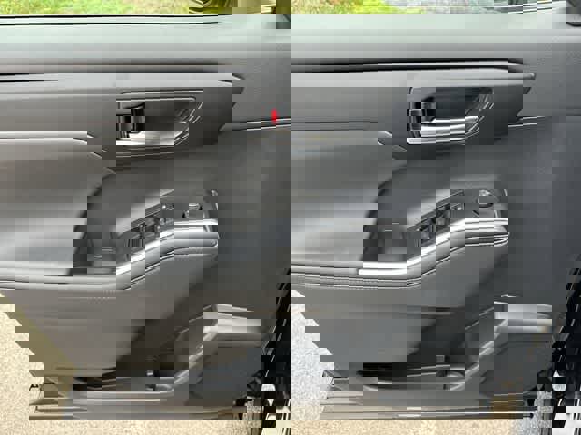 New 2024 Toyota Highlander XLE image 17