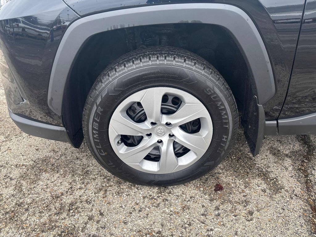 Used 2023 Toyota RAV4 LE image 9