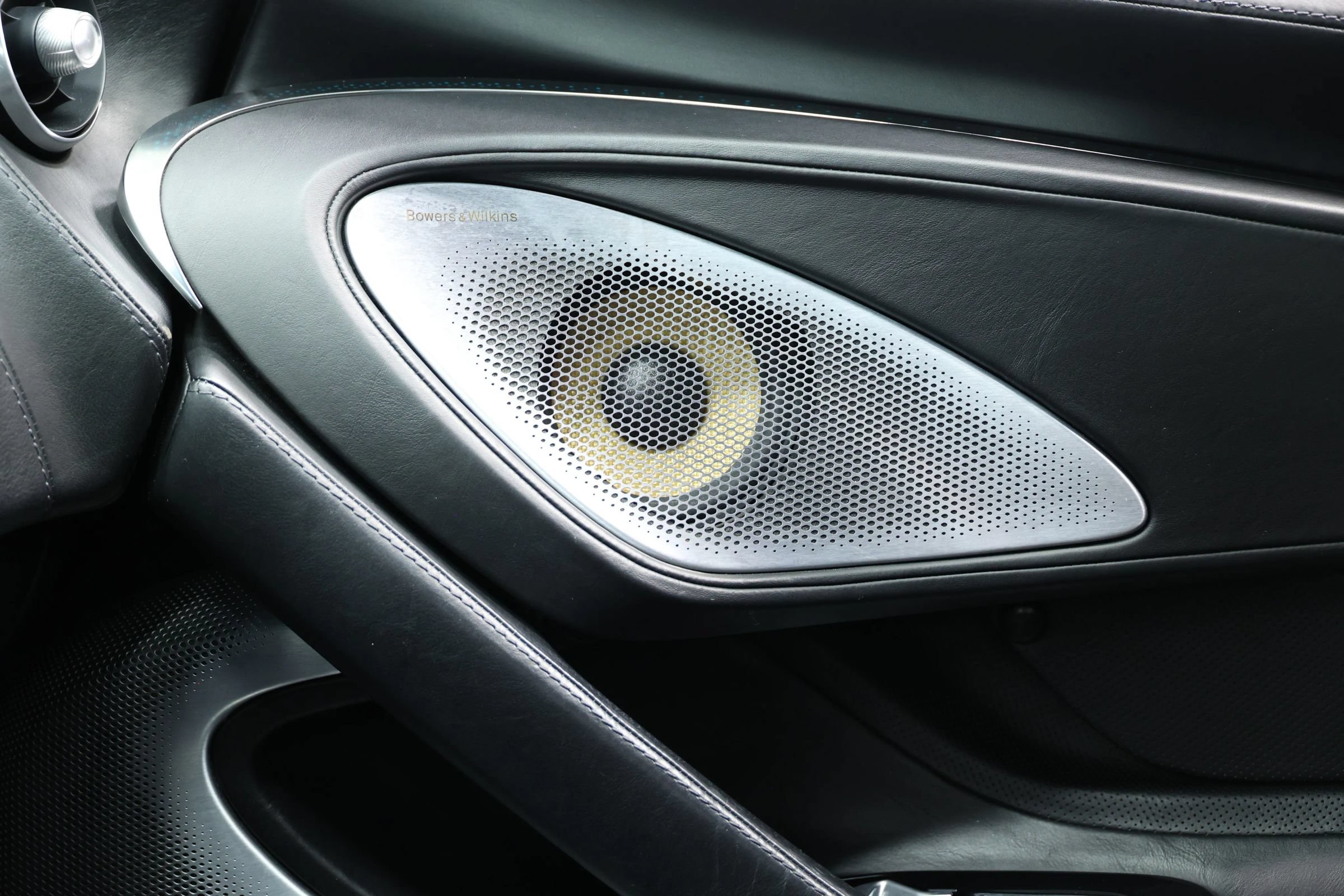 Used 2021 McLaren GT RWD image 17