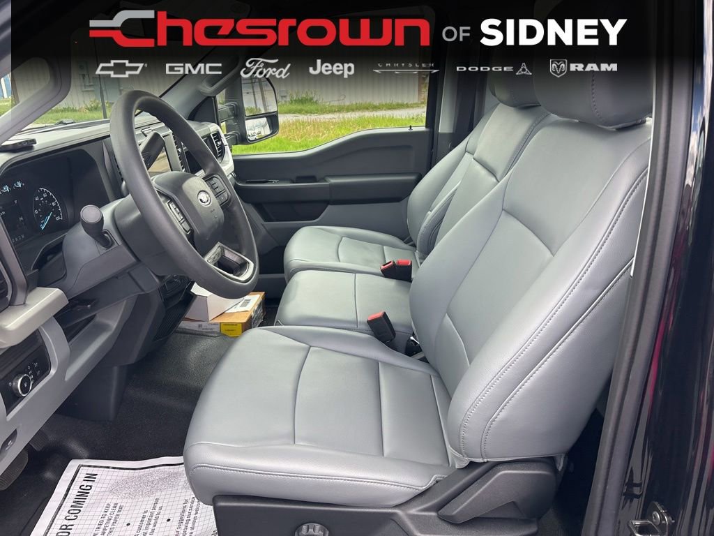 Used 2025 Ford F550 4x4 Regular Cab Super Duty w/ XL Chrome Package image 25