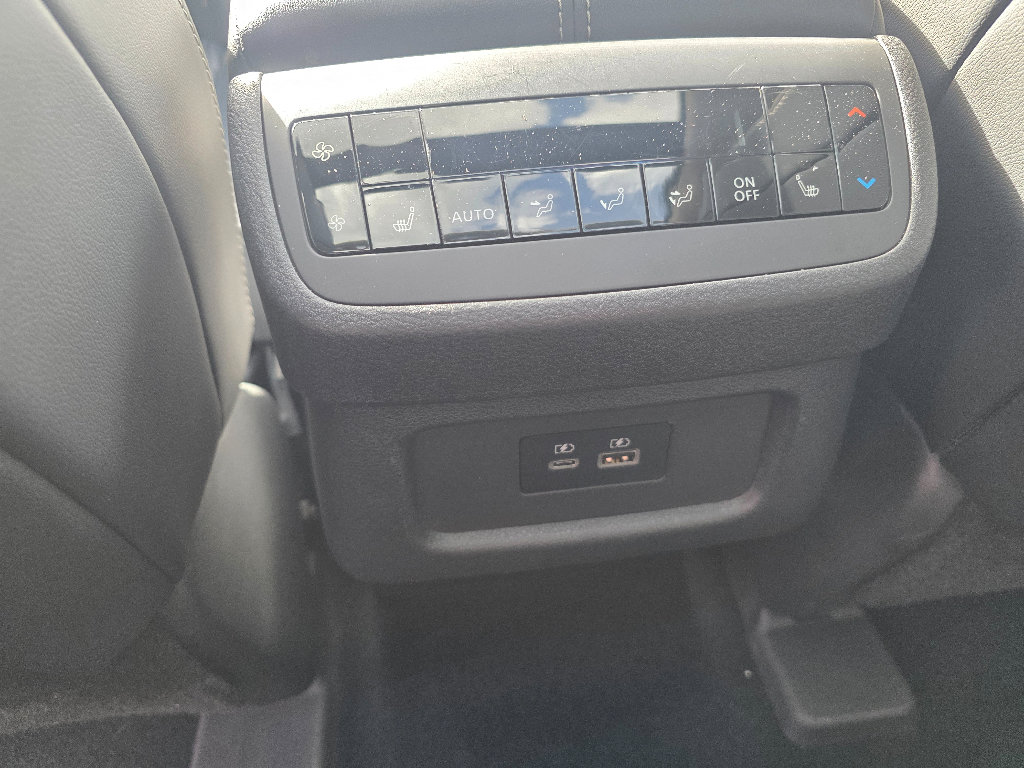 Used 2022 Nissan Pathfinder SL w/ SL Premium Package image 17