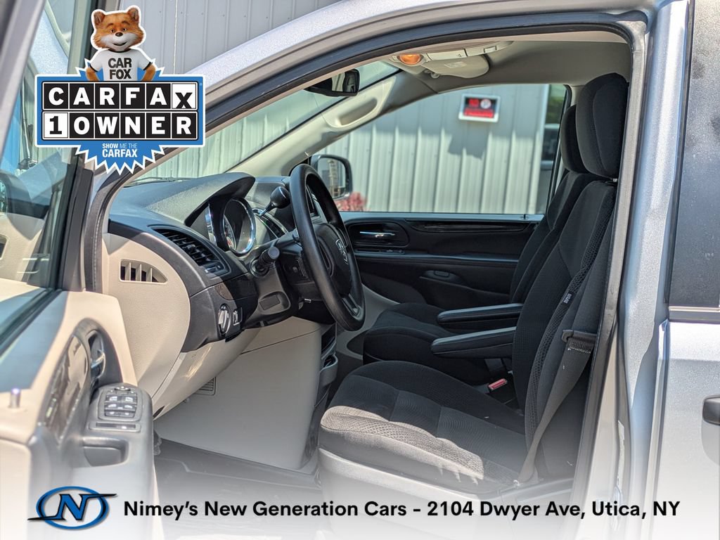 Used 2019 Dodge Grand Caravan SE FWD image 3