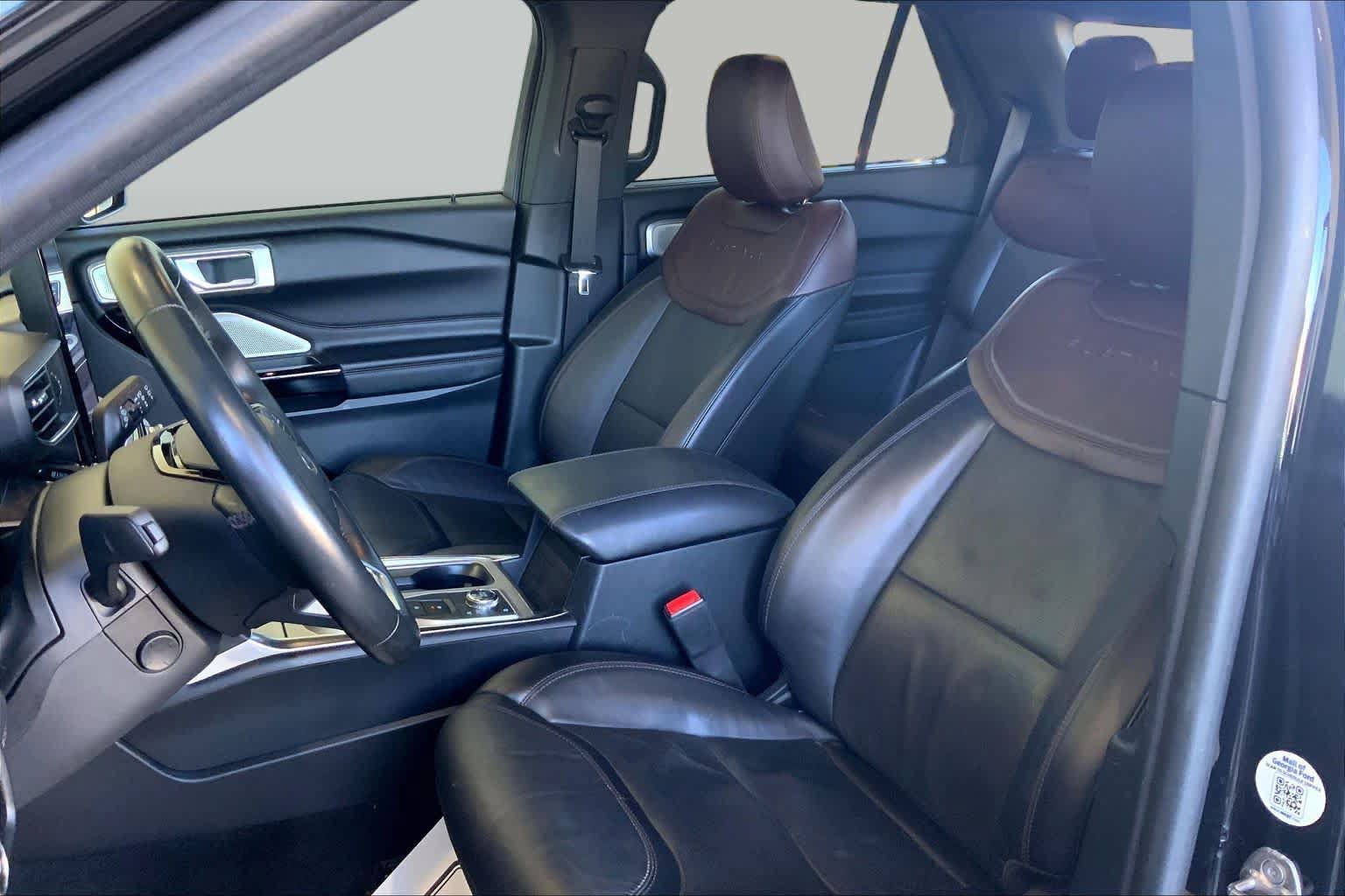Used 2023 Ford Explorer Platinum w/ Technology Package AWD/4WD image 8