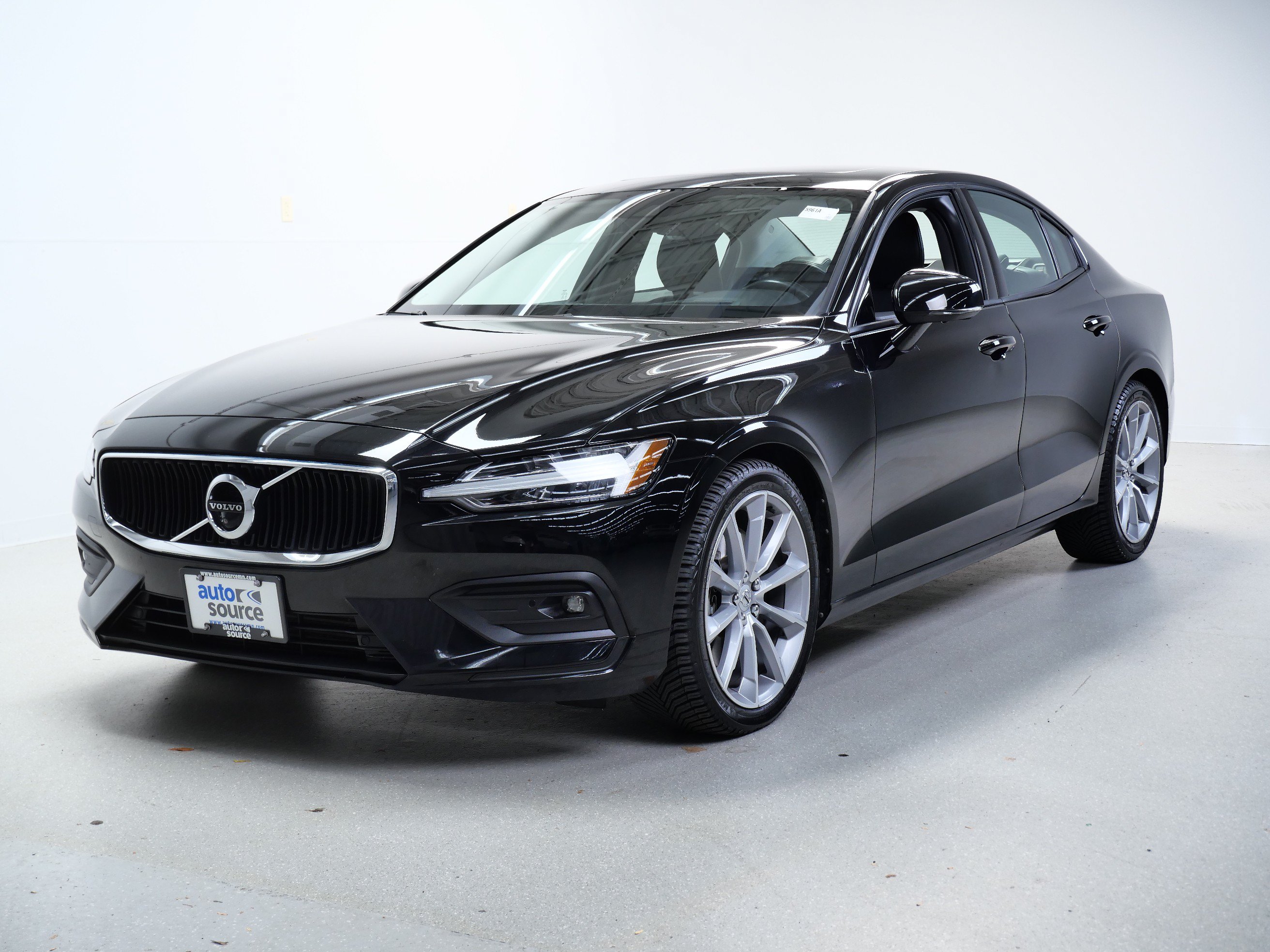 Used 2021 Volvo S60 T6 Momentum AWD/4WD image 9