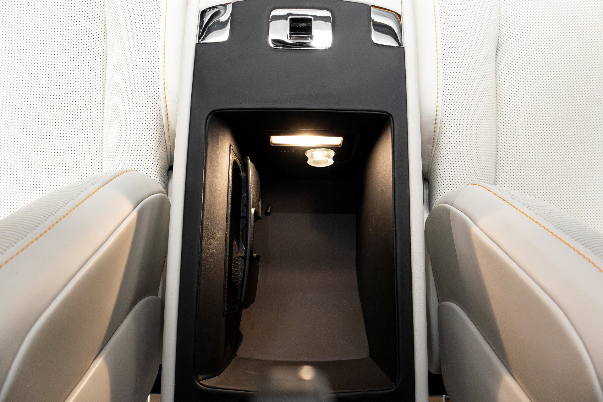 Used 2019 Rolls-Royce Phantom Sedan image 42