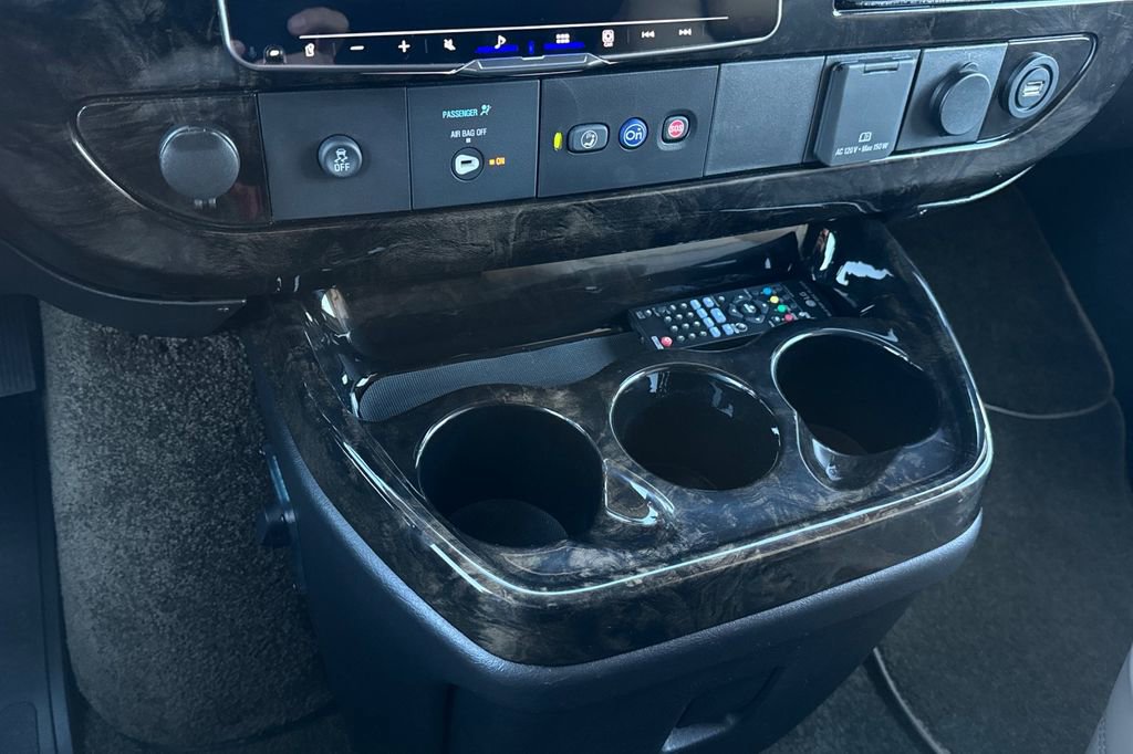 Used 2023 Chevrolet Express 2500 RWD image 25