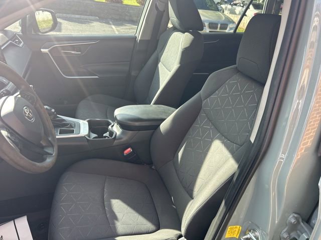 Used 2020 Toyota RAV4 XLE w/ Convenience Package FWD image 9