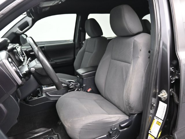 Used 2019 Toyota Tacoma TRD Sport AWD/4WD image 5