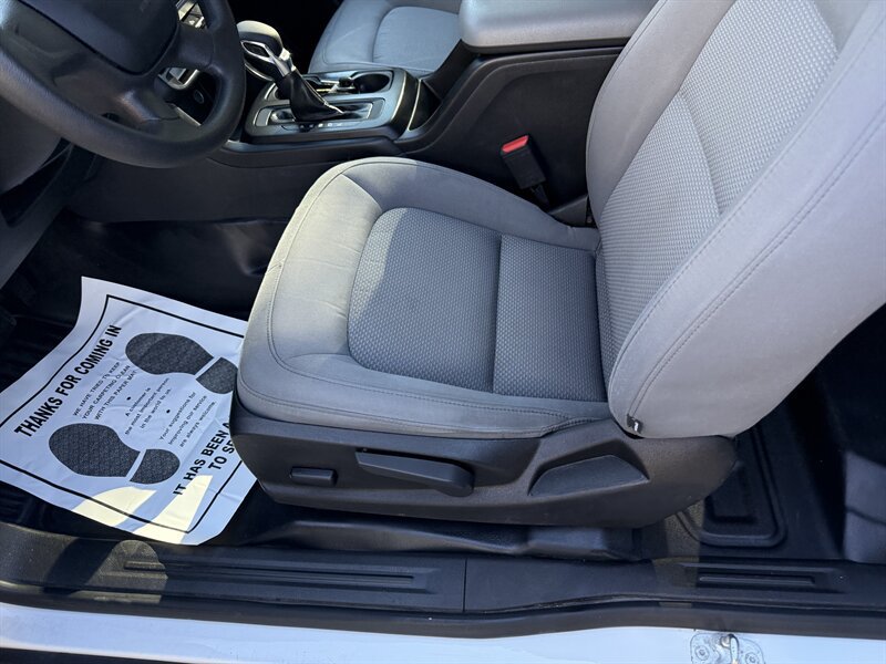 Used 2022 Chevrolet Colorado W/T RWD image 4