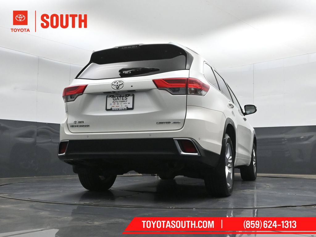 Used 2017 Toyota Highlander Limited AWD/4WD image 41