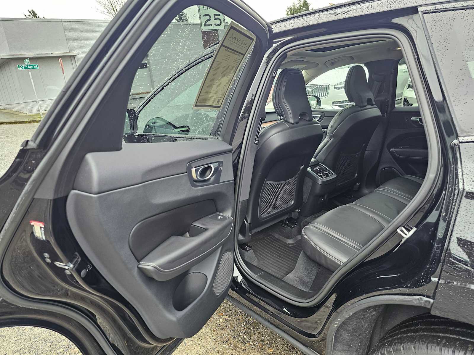 Certified 2023 Volvo XC60 B5 Ultimate image 18