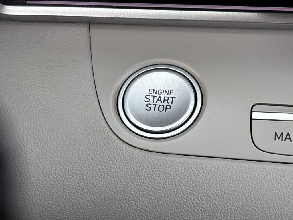 Used 2023 Hyundai Elantra Limited image 17