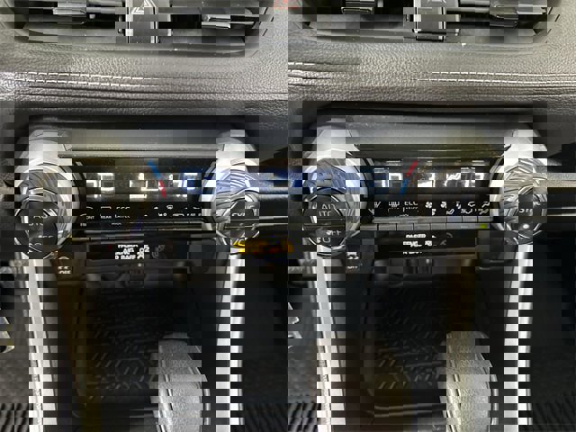 Used 2021 Toyota RAV4 LE image 17