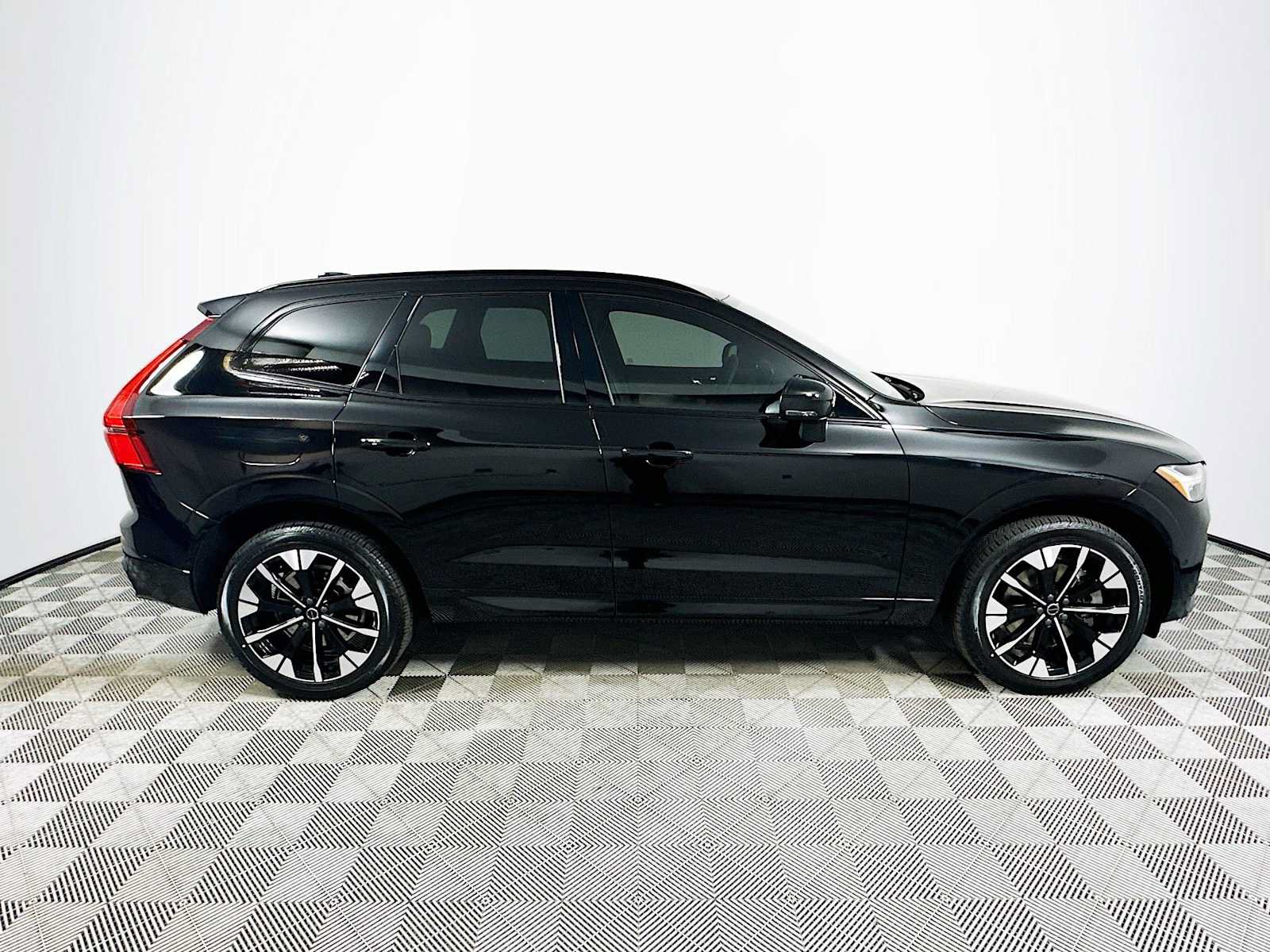New 2026 Volvo XC60 T8 Plus w/ Protection Package Premier AWD/4WD image 8