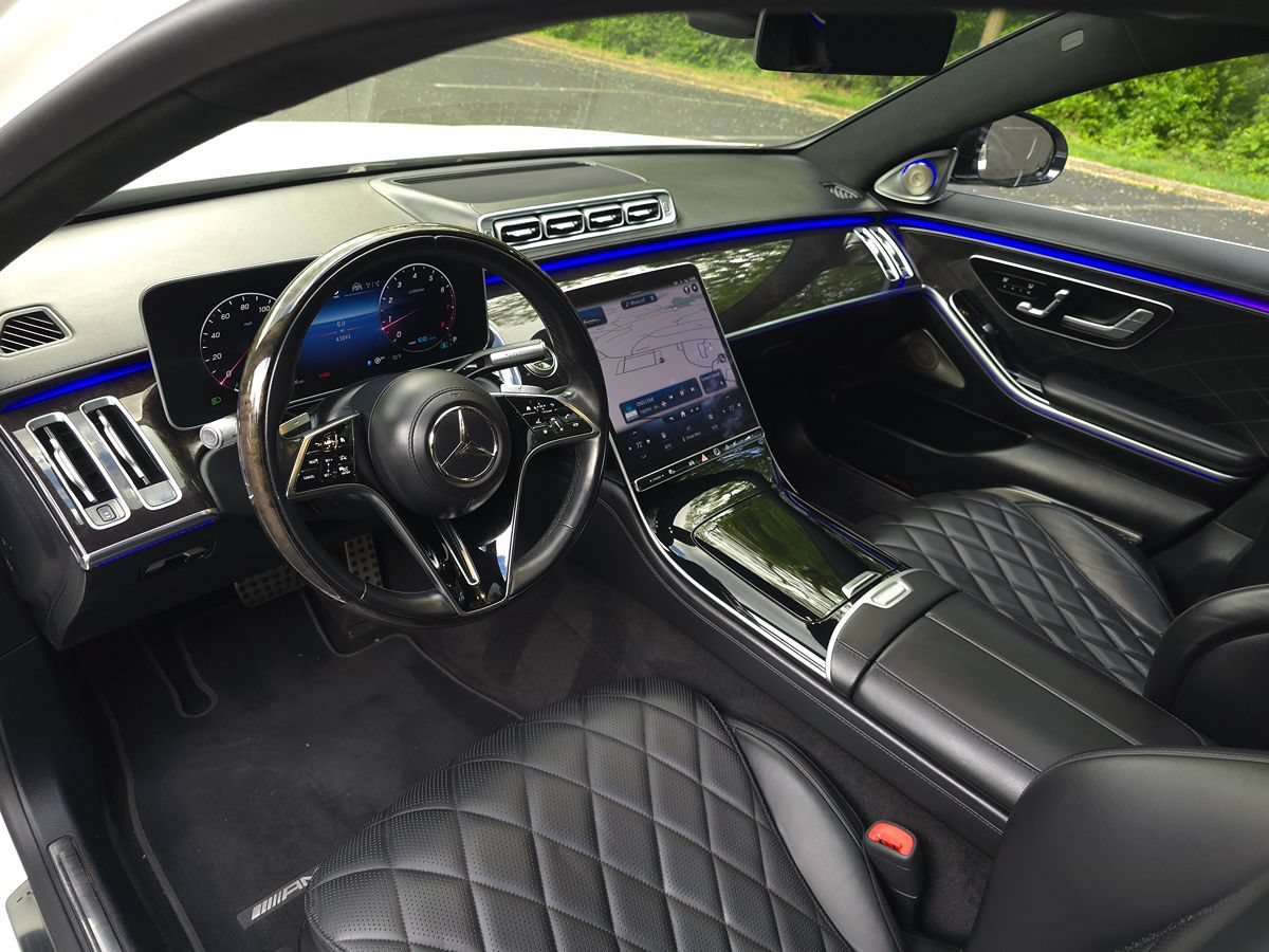 Used 2022 Mercedes-Benz S 580 4MATIC Sedan w/ AMG Line Package image 2